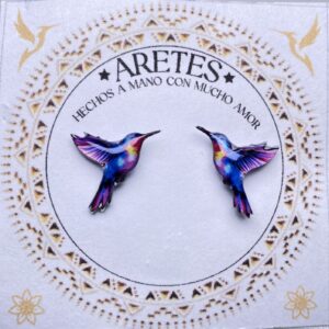 Aretes artesanales de Colibri Lila Pechi Amarillo– Accesorios exclusivos inspirados en la fauna Colombiana.