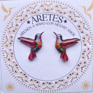 Aretes artesanales de Colibri Rojo Pechi Naranja– Accesorios exclusivos inspirados en la fauna Colombiana.