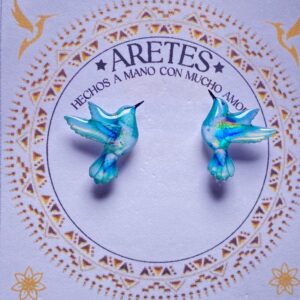 Aretes artesanales de Colibri Verde Celestial– Accesorios exclusivos inspirados en la fauna Colombiana.
