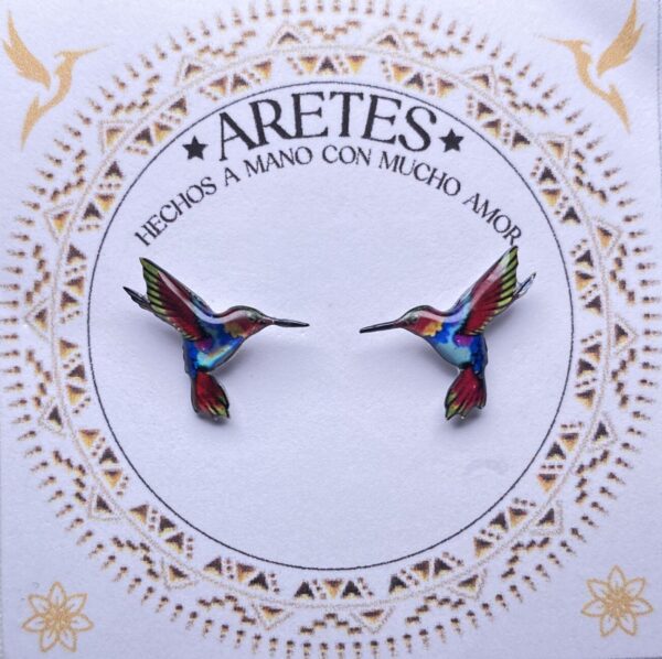Aretes artesanales de Colibri Rojizo Pechi Azul– Accesorios exclusivos inspirados en la fauna Colombiana.