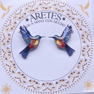 Aretes artesanales de Colibri Sol Dorado– Accesorios exclusivos inspirados en la fauna Colombiana.