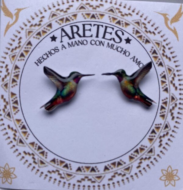 Aretes artesanales de Colibri Caleño– Accesorios exclusivos inspirados en la fauna Colombiana.