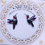 Aretes artesanales de Colibri Tropical– Accesorios exclusivos inspirados en la fauna Colombiana.
