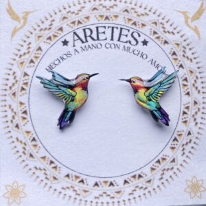 Aretes artesanales de Colibri Libertad Pechi Amarillo– Accesorios exclusivos inspirados en la fauna Colombiana.