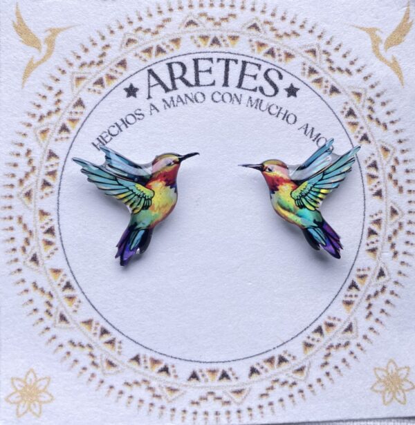 Aretes artesanales de Colibri Libertad Pechi Amarillo– Accesorios exclusivos inspirados en la fauna Colombiana.